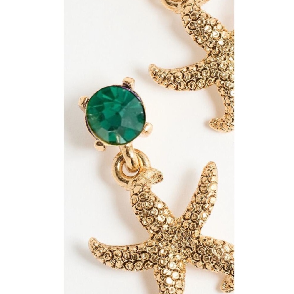 Oscar de la Renta
Starfish Crystal drop earrings. Emerald Green